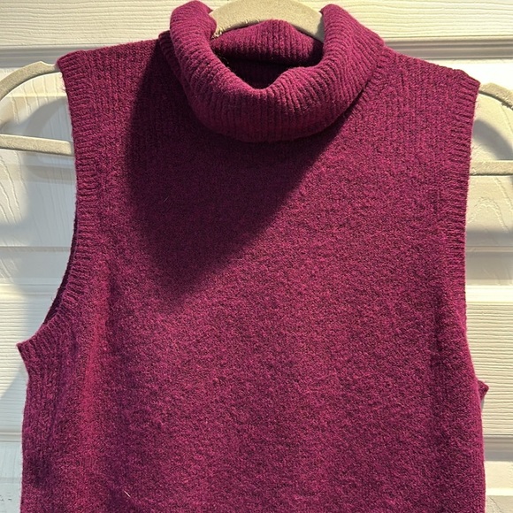 NWT! White House Black Market Purple Super Soft Mock Neck Peplum Sweater Tank S - Picture 5 of 7